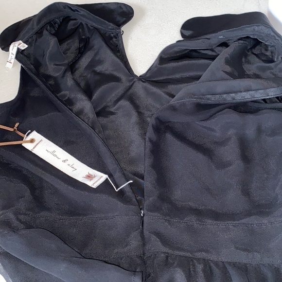 Willow and Clay ruffle black beaded flowers top Sz S NWOT - Picture 5 of 12